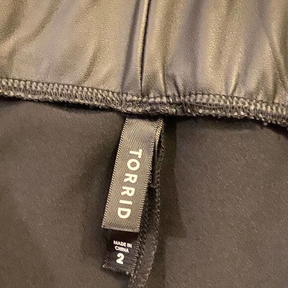 Torrid Black Faux Leather Leggings Size 2X - Picture 3 of 4